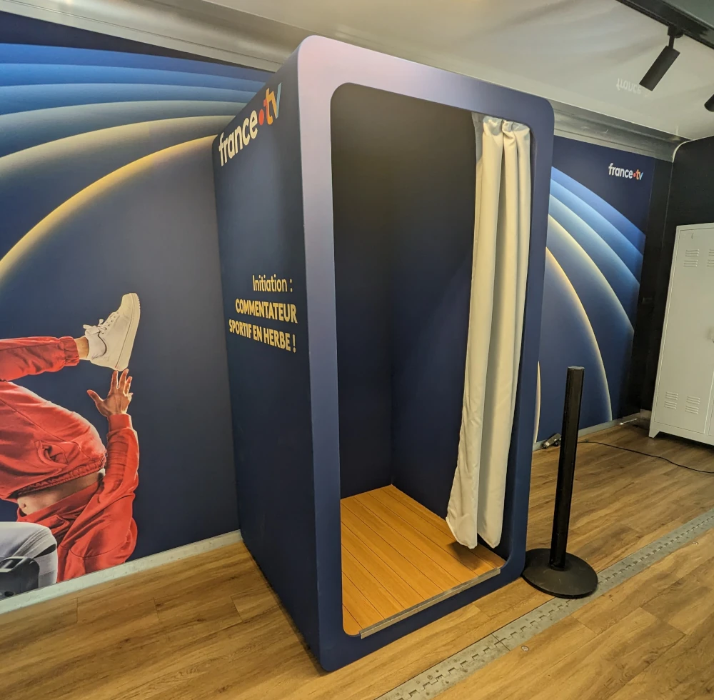 Cabine commentateur France TV pour le relais de la flamme